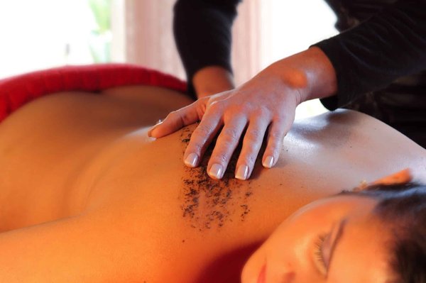 Comment faire un soin exfoliant pour les pieds avec du sel d'Epsom ?