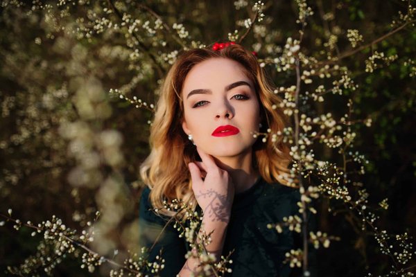 Quelles sont les meilleures façons de porter des jupes tulipe pour une silhouette élancée ?