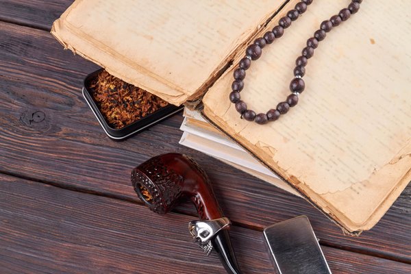 Astuces pour choisir des colliers ras-du-cou qui s'harmonisent avec différents styles de tenues