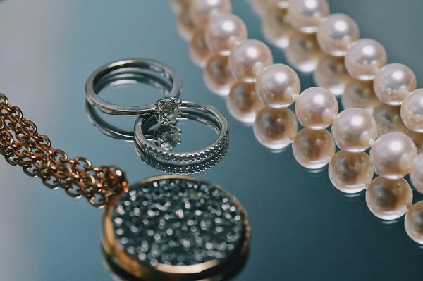 Comment choisir des bijoux pour offrir un cadeau mémorable