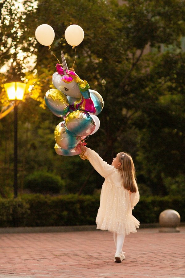 Offrez à votre fille sa robe d'hiver licorne préférée